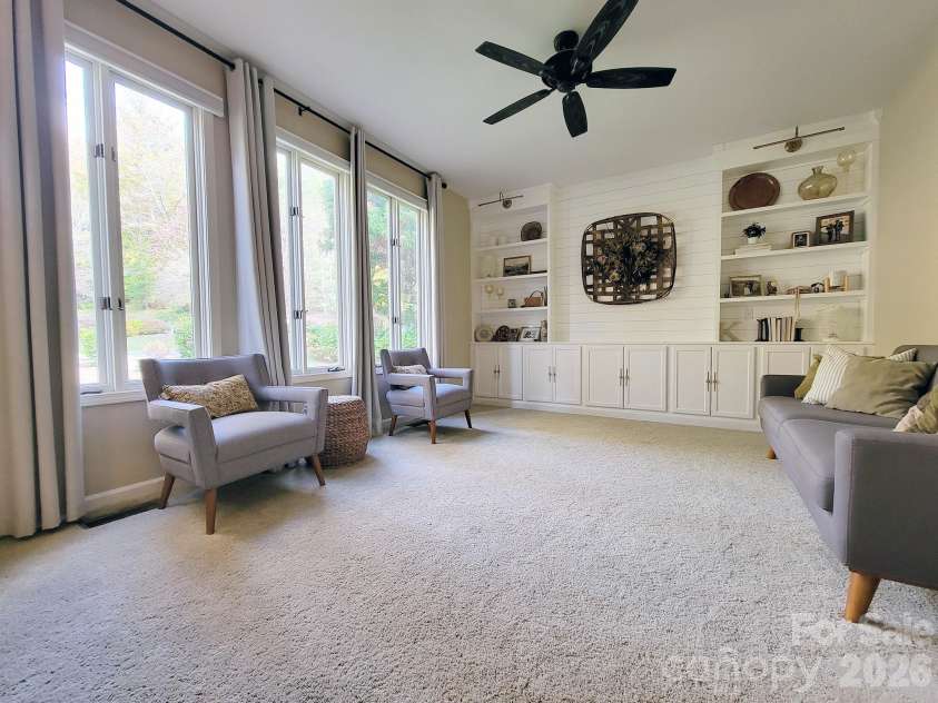 305 Sondley Drive, Asheville, NC 28805.  MLS# CAR4394793, YatesRealty ID 31217. Den