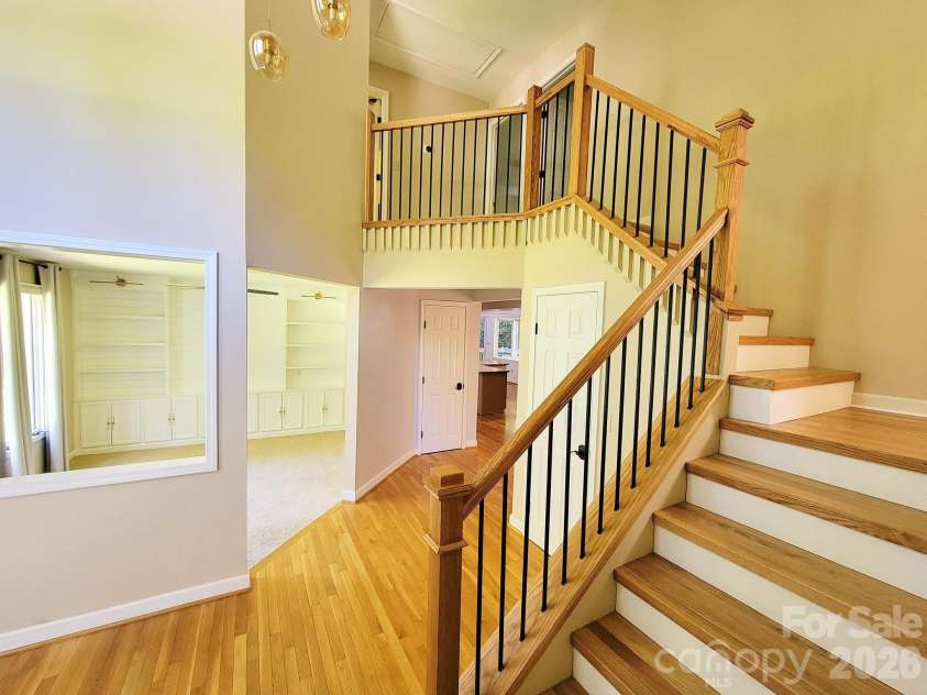 305 Sondley Drive, Asheville, NC 28805.  MLS# CAR4394793, YatesRealty ID 31217. Entry Staircase
