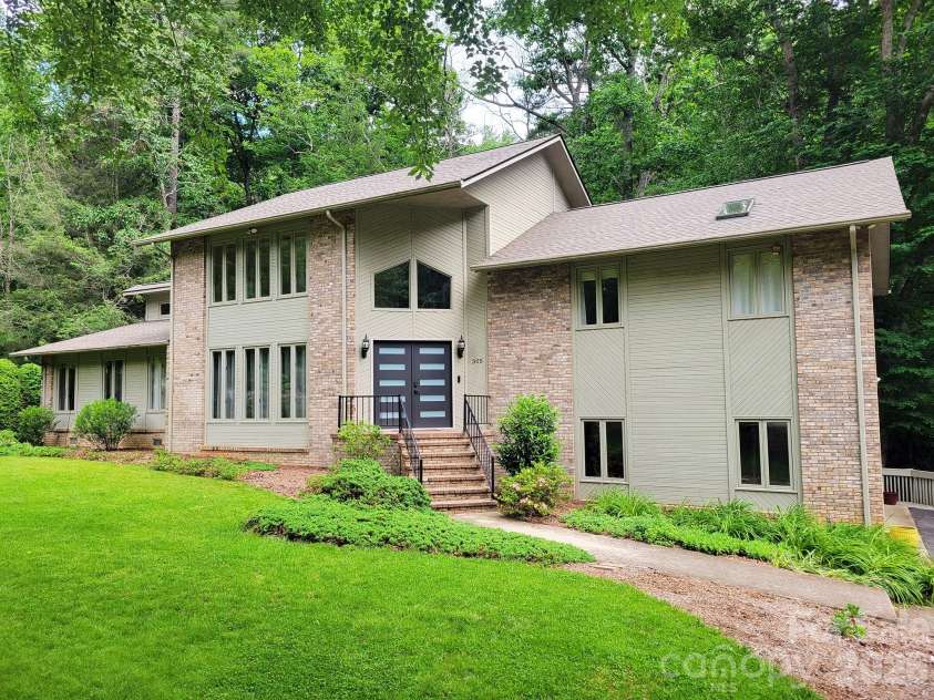 305 Sondley Drive, Asheville, NC 28805.  MLS# CAR4394793, YatesRealty ID 31217. Exterior Front