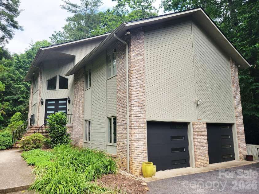 305 Sondley Drive, Asheville, NC 28805.  MLS# CAR4394793, YatesRealty ID 31217. Exterior Side