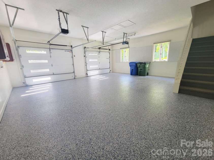 305 Sondley Drive, Asheville, NC 28805.  MLS# CAR4394793, YatesRealty ID 31217. Garage