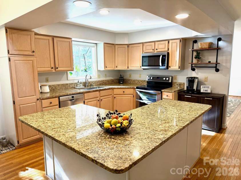 305 Sondley Drive, Asheville, NC 28805.  MLS# CAR4394793, YatesRealty ID 31217. Kitchen