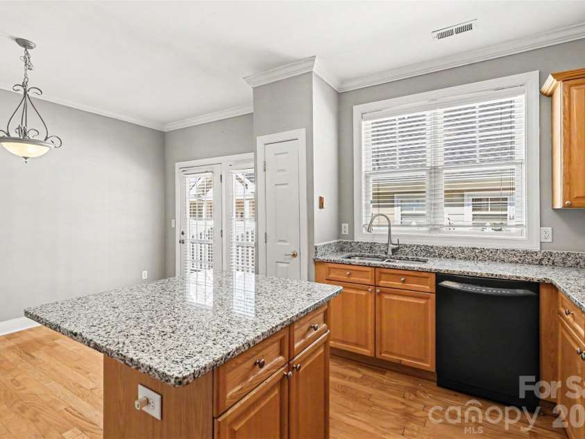 1106 Davant Lane, Charlotte, NC 28209.  MLS# CAR4393599, YatesRealty ID 31218. 