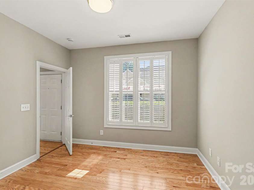 1106 Davant Lane, Charlotte, NC 28209.  MLS# CAR4393599, YatesRealty ID 31218. 