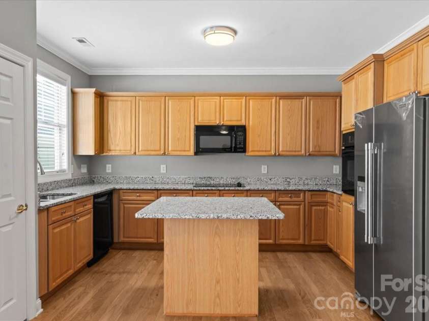 1106 Davant Lane, Charlotte, NC 28209.  MLS# CAR4412229, YatesRealty ID 31218. 