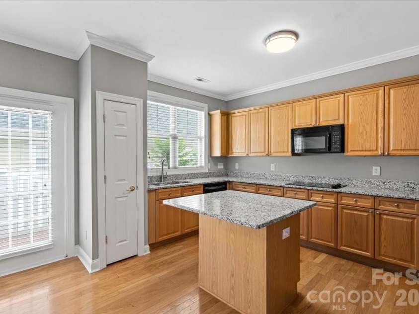 1106 Davant Lane, Charlotte, NC 28209.  MLS# CAR4412229, YatesRealty ID 31218. 