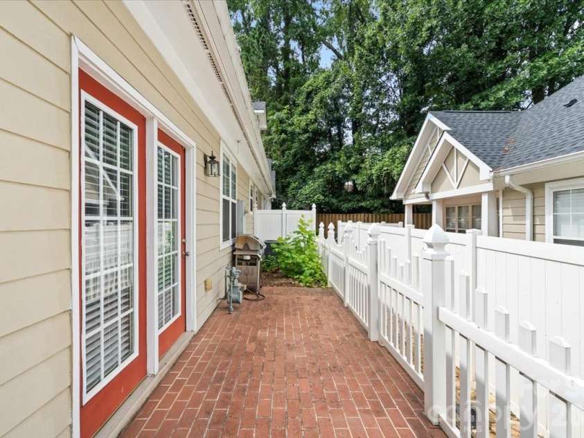 1106 Davant Lane, Charlotte, NC 28209.  MLS# CAR4412229, YatesRealty ID 31218. 