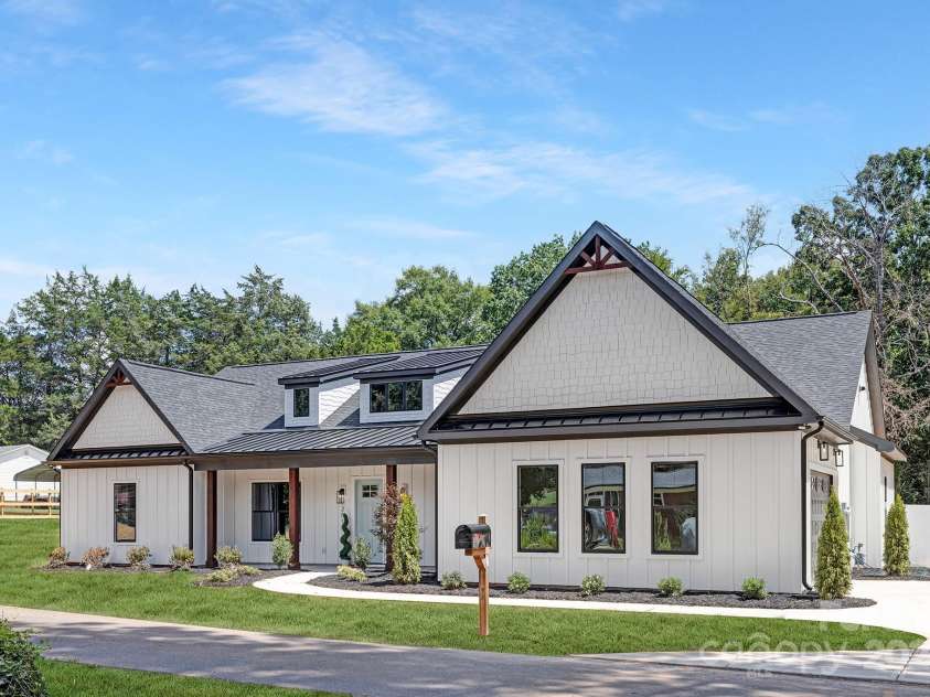 2515 Neagle Smith Lane, Belmont, NC 28012.  MLS# CAR4284699, YatesRealty ID 31218. 