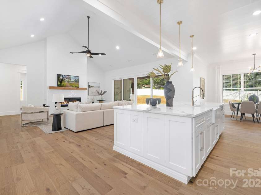 2515 Neagle Smith Lane, Belmont, NC 28012.  MLS# CAR4284699, YatesRealty ID 31218. 