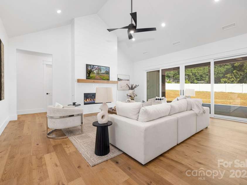 2515 Neagle Smith Lane, Belmont, NC 28012.  MLS# CAR4284699, YatesRealty ID 31218. 