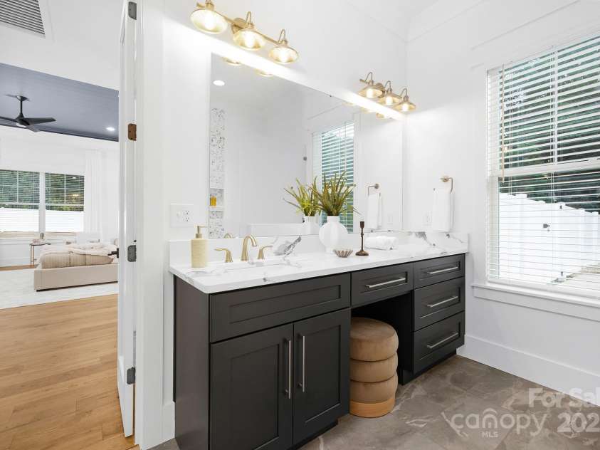 2515 Neagle Smith Lane, Belmont, NC 28012.  MLS# CAR4284699, YatesRealty ID 31218. Master vanity 2