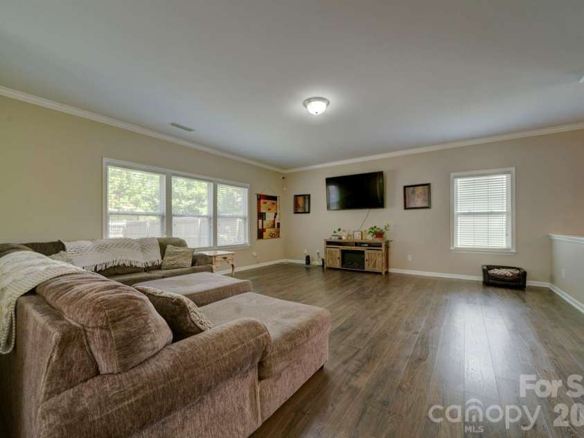 1219 Century Drive, Clover, SC 29710.  MLS# CAR4284482, YatesRealty ID 31219. Family Room