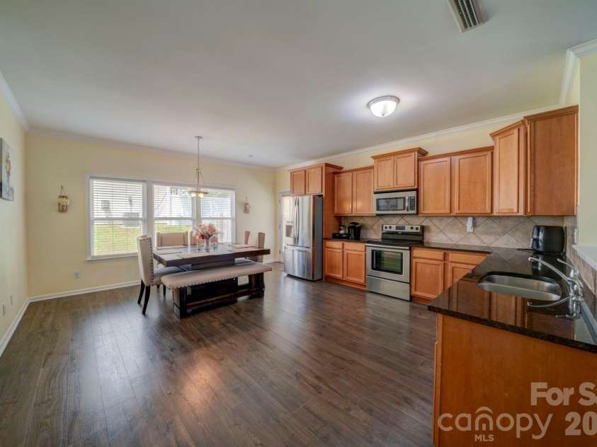 1219 Century Drive, Clover, SC 29710.  MLS# CAR4284482, YatesRealty ID 31219. Kitchen