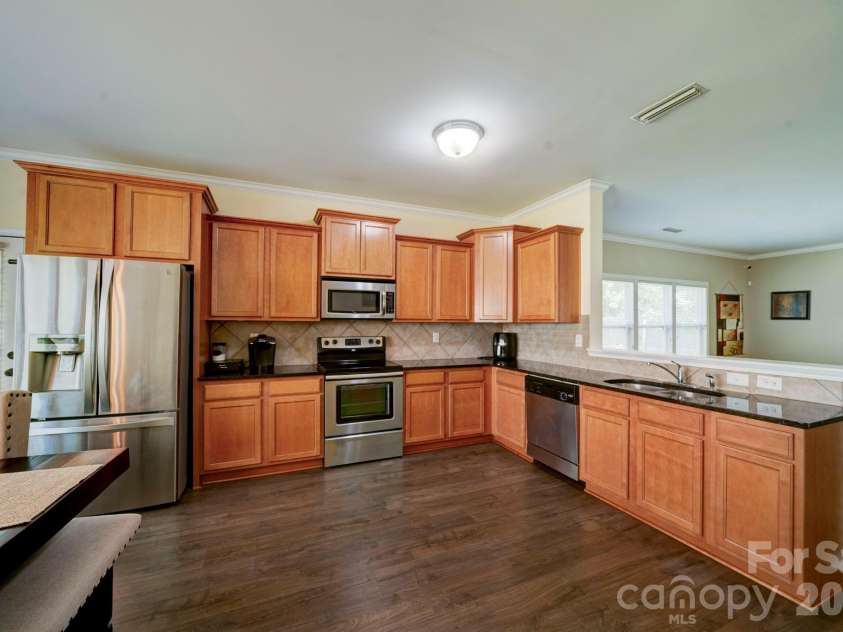 1219 Century Drive, Clover, SC 29710.  MLS# CAR4284482, YatesRealty ID 31219. Kitchen