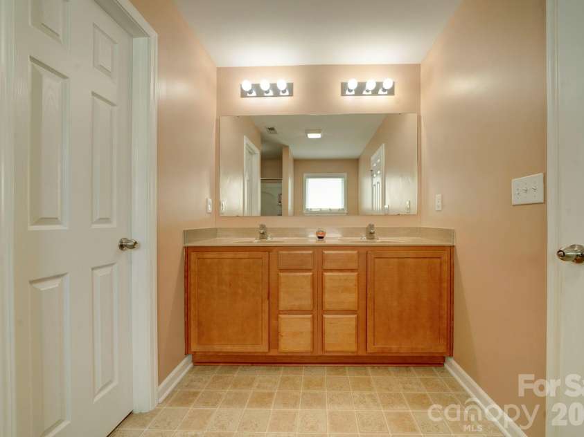 1219 Century Drive, Clover, SC 29710.  MLS# CAR4284482, YatesRealty ID 31219. Main bath