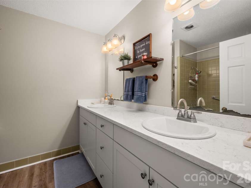 1929 Havenwood Drive, Lancaster, SC 29720.  MLS# CAR4393217, YatesRealty ID 31219. Bathroom 2