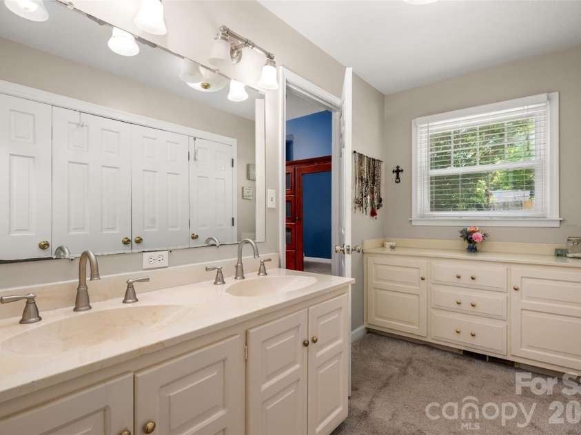 1929 Havenwood Drive, Lancaster, SC 29720.  MLS# CAR4393217, YatesRealty ID 31219. Primary Bathroom