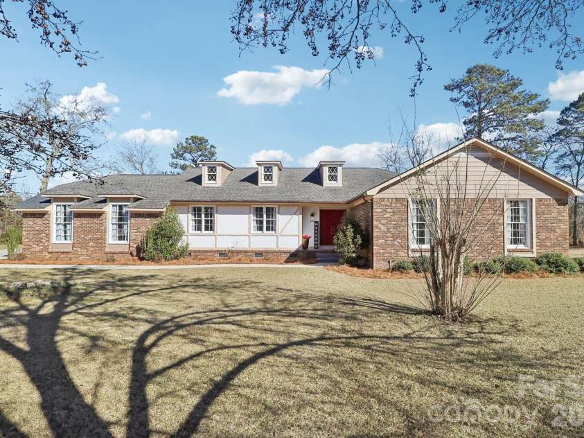 454 Woodberry Drive, Orangeburg, SC 29115.  MLS# CAR4337572, YatesRealty ID 3122. 