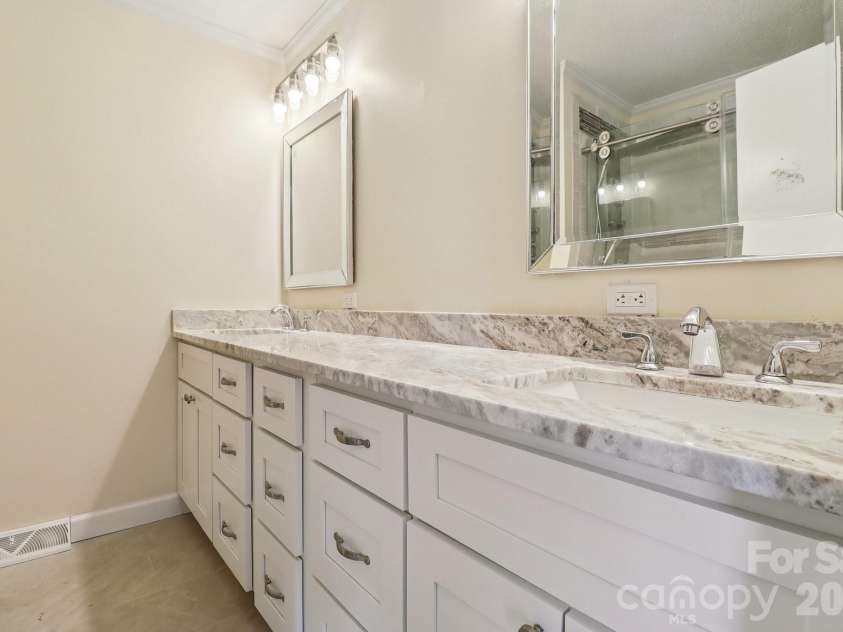 454 Woodberry Drive, Orangeburg, SC 29115.  MLS# CAR4337572, YatesRealty ID 3122. 