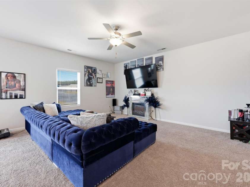 5330 Upton Place, Charlotte, NC 28215.  MLS# CAR4352799, YatesRealty ID 3122. 