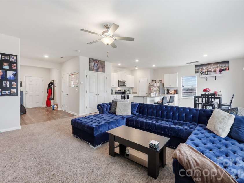 5330 Upton Place, Charlotte, NC 28215.  MLS# CAR4352799, YatesRealty ID 3122. 
