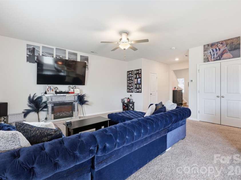 5330 Upton Place, Charlotte, NC 28215.  MLS# CAR4352799, YatesRealty ID 3122. 