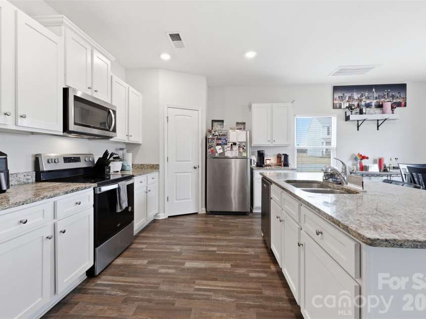 5330 Upton Place, Charlotte, NC 28215.  MLS# CAR4352799, YatesRealty ID 3122. 