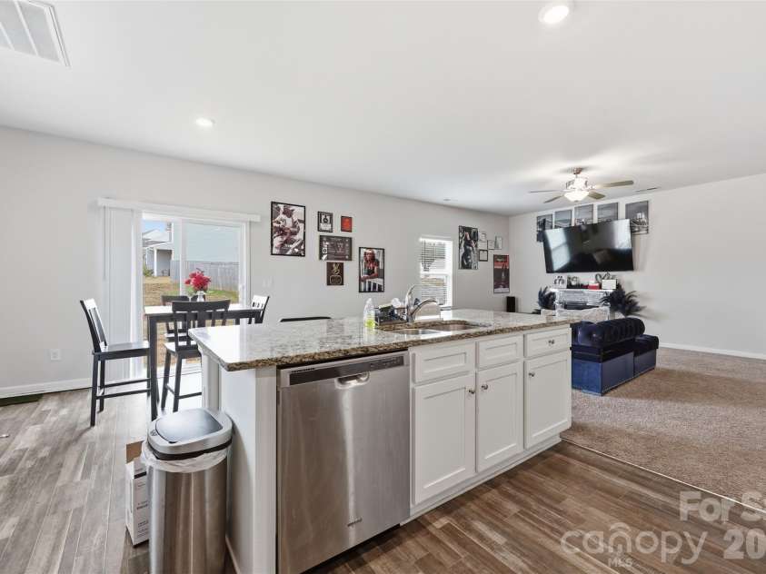 5330 Upton Place, Charlotte, NC 28215.  MLS# CAR4352799, YatesRealty ID 3122. 
