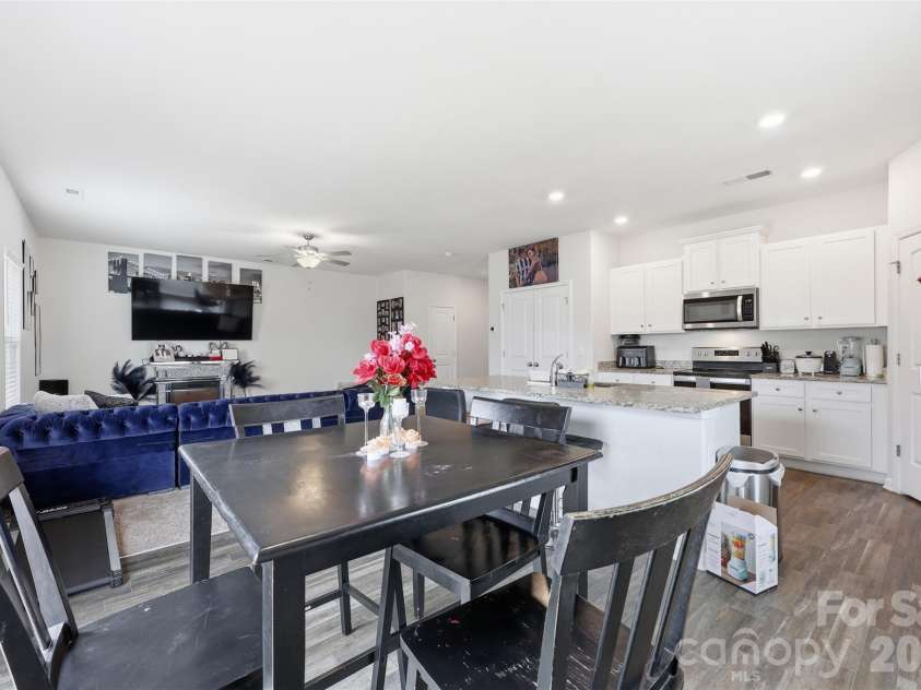 5330 Upton Place, Charlotte, NC 28215.  MLS# CAR4352799, YatesRealty ID 3122. 