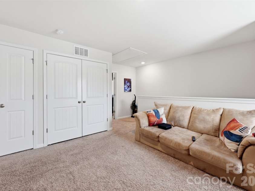5330 Upton Place, Charlotte, NC 28215.  MLS# CAR4352799, YatesRealty ID 3122. 