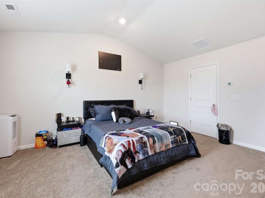 5330 Upton Place, Charlotte, NC 28215.  MLS# CAR4352799, YatesRealty ID 3122. 
