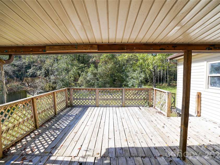 54 Hillside Heights, Brevard, NC 28712.  MLS# CAR4183177, YatesRealty ID 3122. 