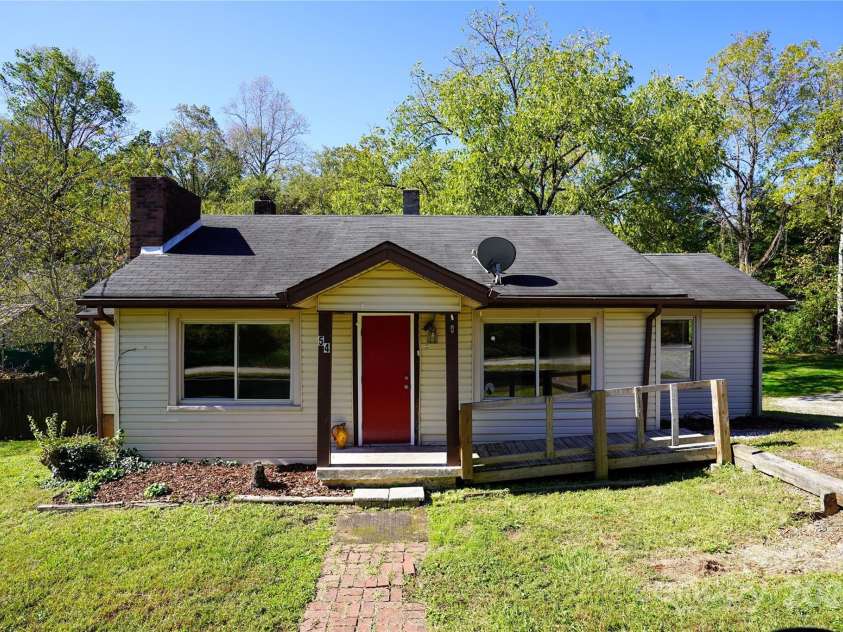 54 Hillside Heights, Brevard, NC 28712.  MLS# CAR4183177, YatesRealty ID 3122. 