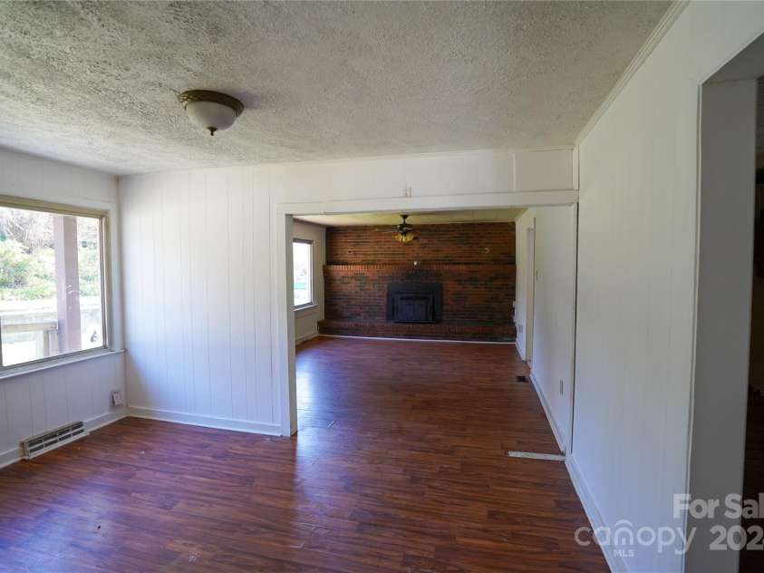 54 Hillside Heights, Brevard, NC 28712.  MLS# CAR4183177, YatesRealty ID 3122. 