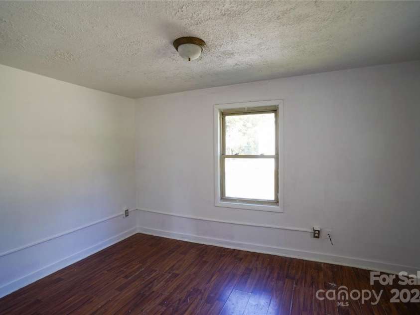 54 Hillside Heights, Brevard, NC 28712.  MLS# CAR4183177, YatesRealty ID 3122. 