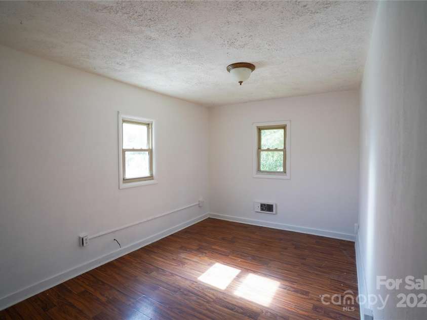 54 Hillside Heights, Brevard, NC 28712.  MLS# CAR4183177, YatesRealty ID 3122. 