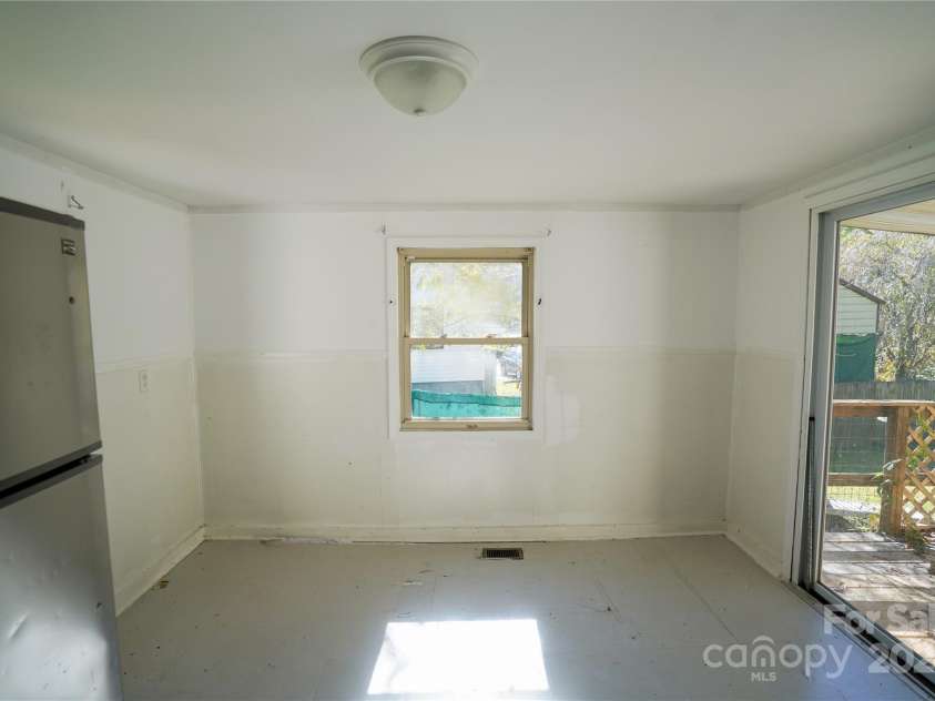 54 Hillside Heights, Brevard, NC 28712.  MLS# CAR4183177, YatesRealty ID 3122. 