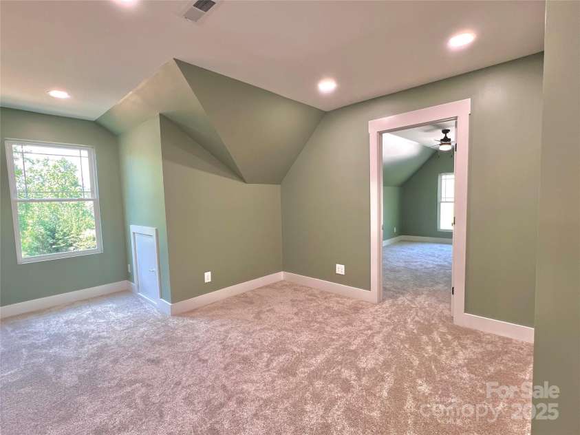 123 Arrowood Lane, Harmony, NC 28634.  MLS# CAR4285616, YatesRealty ID 31220. Flex space