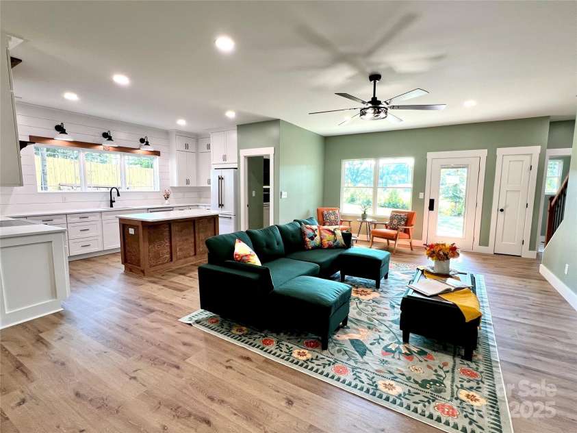 123 Arrowood Lane, Harmony, NC 28634.  MLS# CAR4285616, YatesRealty ID 31220. Living room