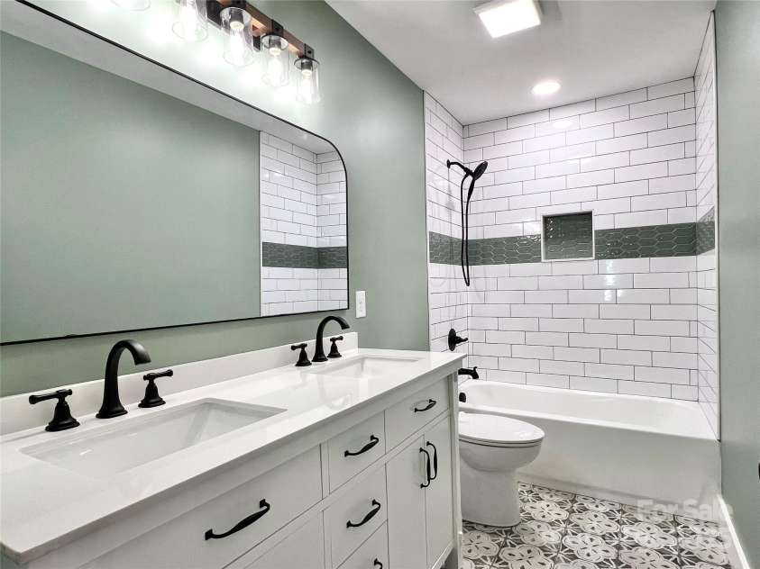 123 Arrowood Lane, Harmony, NC 28634.  MLS# CAR4285616, YatesRealty ID 31220. Upstairs bath