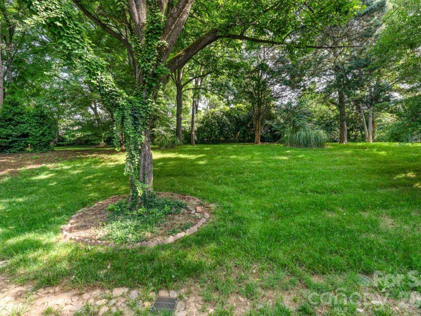 7026 Quail Hill Road, Charlotte, NC 28210.  MLS# CAR4394887, YatesRealty ID 31221. 