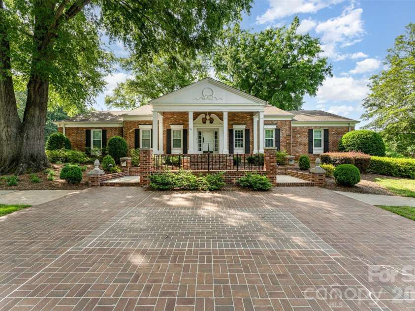 7026 Quail Hill Road, Charlotte, NC 28210.  MLS# CAR4394887, YatesRealty ID 31221. Clubhouse