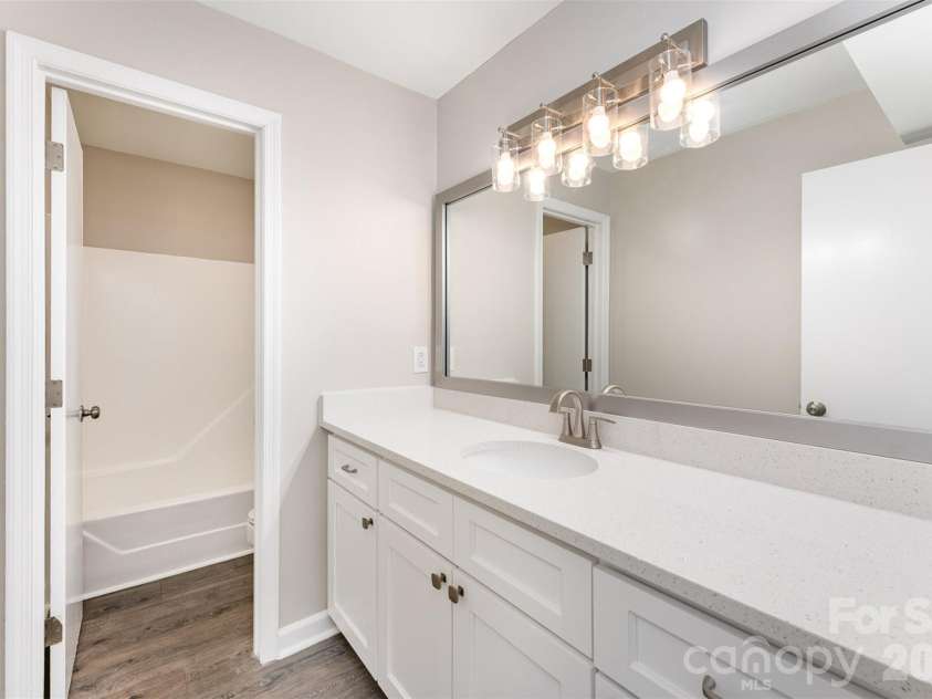 7026 Quail Hill Road, Charlotte, NC 28210.  MLS# CAR4394887, YatesRealty ID 31221. Full Bath