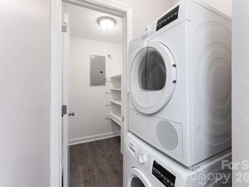 7026 Quail Hill Road, Charlotte, NC 28210.  MLS# CAR4394887, YatesRealty ID 31221. Laundry/Closet
