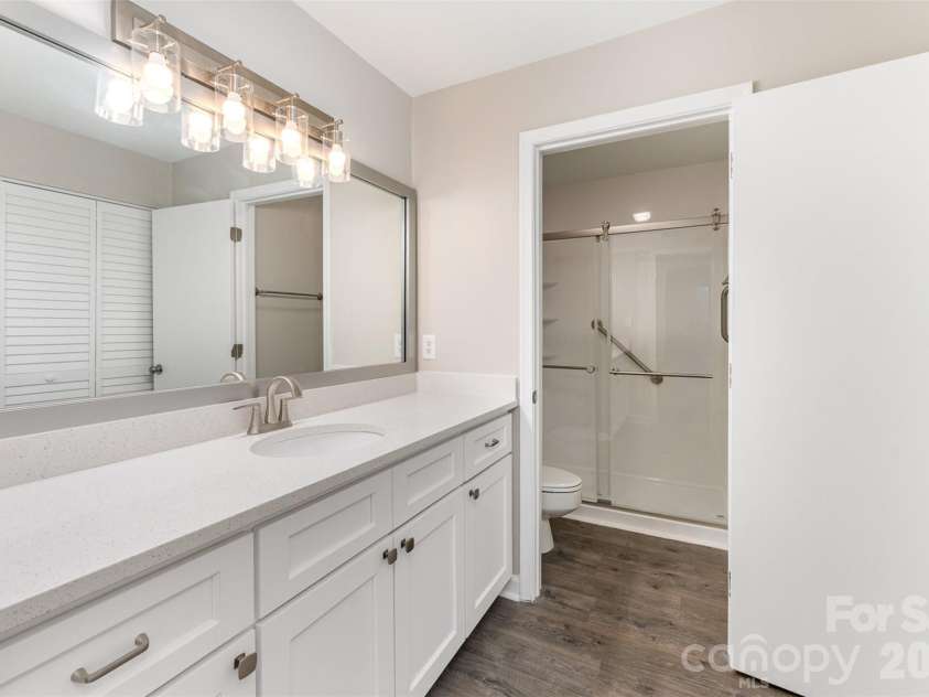 7026 Quail Hill Road, Charlotte, NC 28210.  MLS# CAR4394887, YatesRealty ID 31221. Master Bath