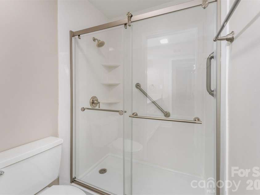 7026 Quail Hill Road, Charlotte, NC 28210.  MLS# CAR4394887, YatesRealty ID 31221. Master Bath