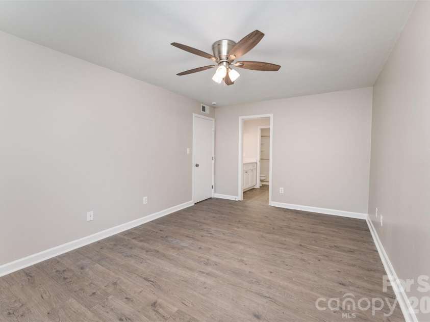 7026 Quail Hill Road, Charlotte, NC 28210.  MLS# CAR4394887, YatesRealty ID 31221. Master Bedroom