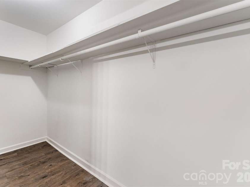 7026 Quail Hill Road, Charlotte, NC 28210.  MLS# CAR4394887, YatesRealty ID 31221. Walk in Closet