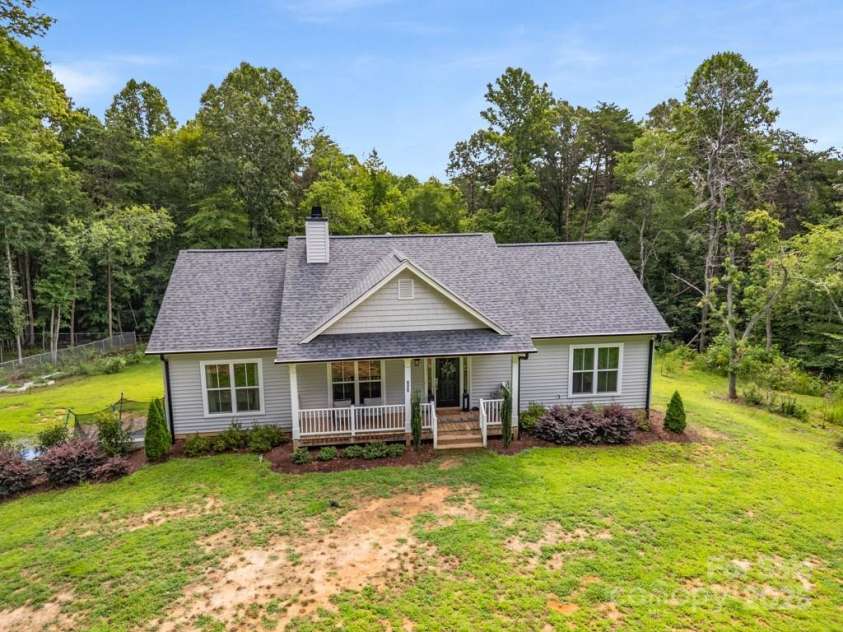 826 Country Lane, Pelham, NC 27311.  MLS# CAR4284309, YatesRealty ID 31222. 