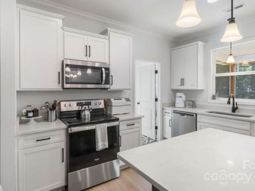 826 Country Lane, Pelham, NC 27311.  MLS# CAR4284309, YatesRealty ID 31222. 